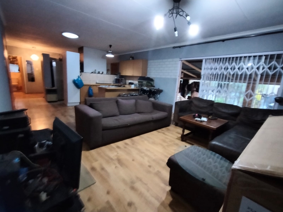2 Bedroom Property for Sale in Geelhoutpark North West